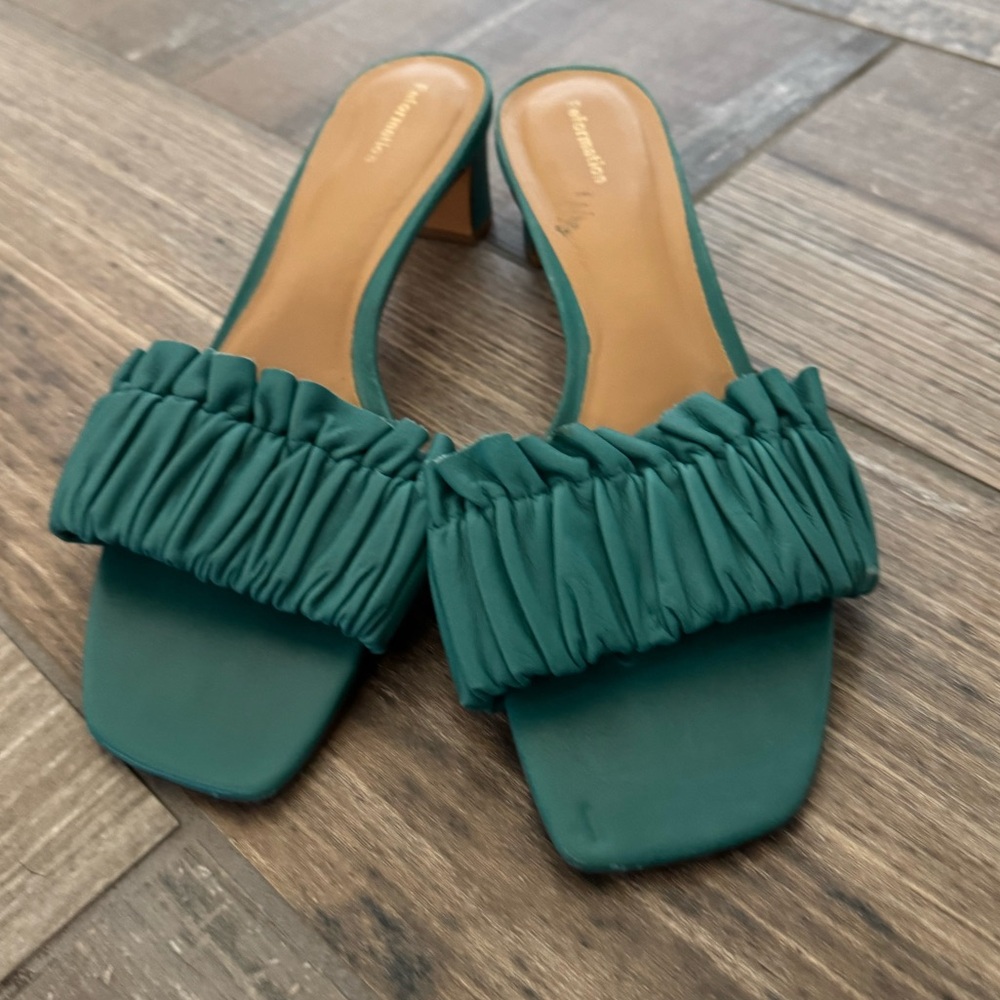 REFORMATION Shereen Ruched Block Heel Mule in color Tidepool size 8.5 - Picture 2 of 5
